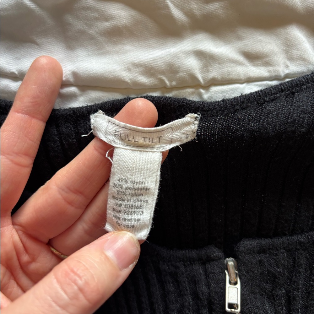 Black Ribbed Zip-Up Top! - Picture 5 of 5